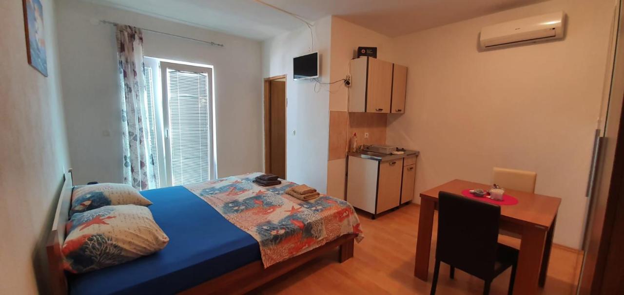 Apartments Muic Tisno Esterno foto