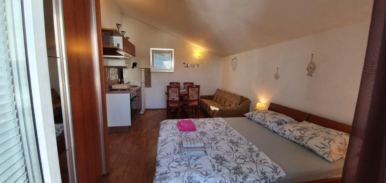Apartments Muic Tisno Esterno foto