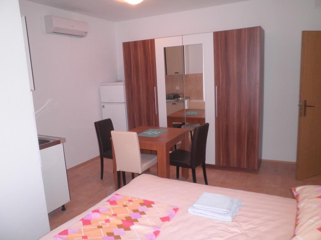 Apartments Muic Tisno Esterno foto