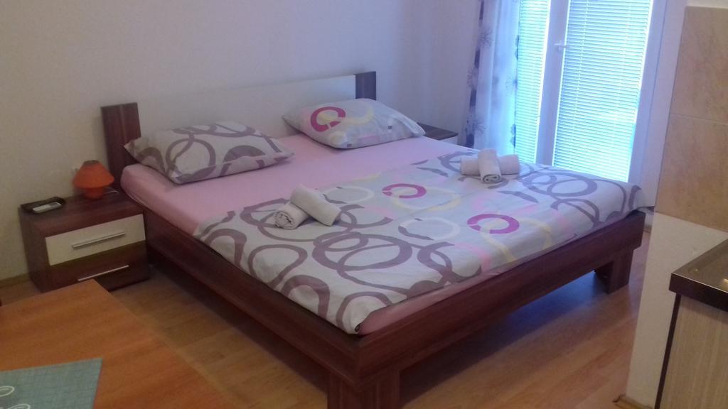 Apartments Muic Tisno Esterno foto