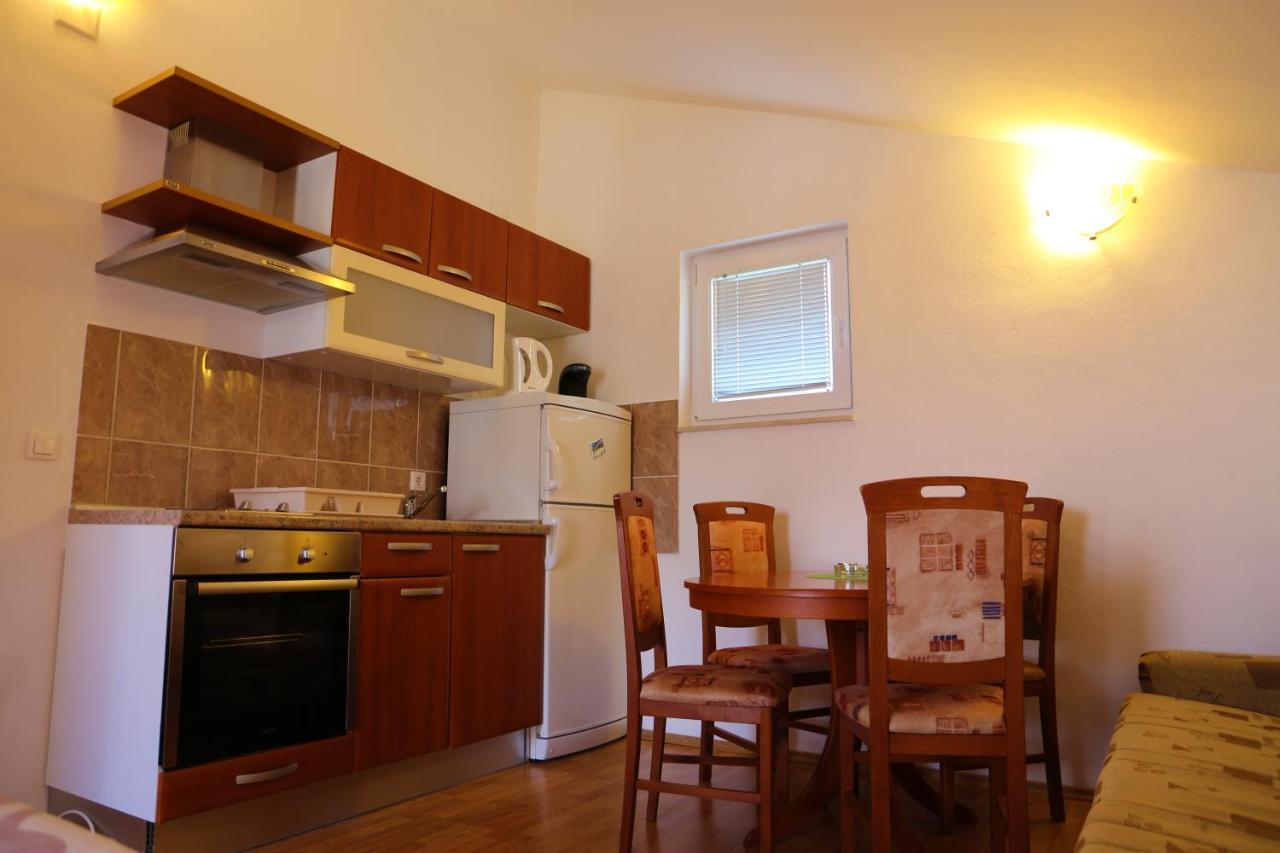 Apartments Muic Tisno Esterno foto